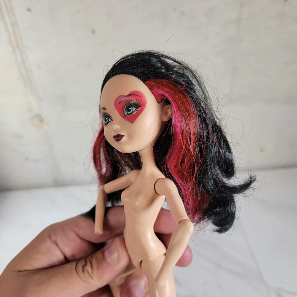 Mattel Ever After High Lizzie Hearts Fashion Doll nude - Picture 3 of 9